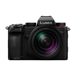 Panasonic LUMIX S5D Black + S 28-200mm f/4-7.1